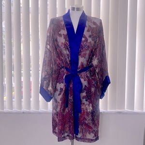 VINTAGE VICTORIA’S SECRET ROBE